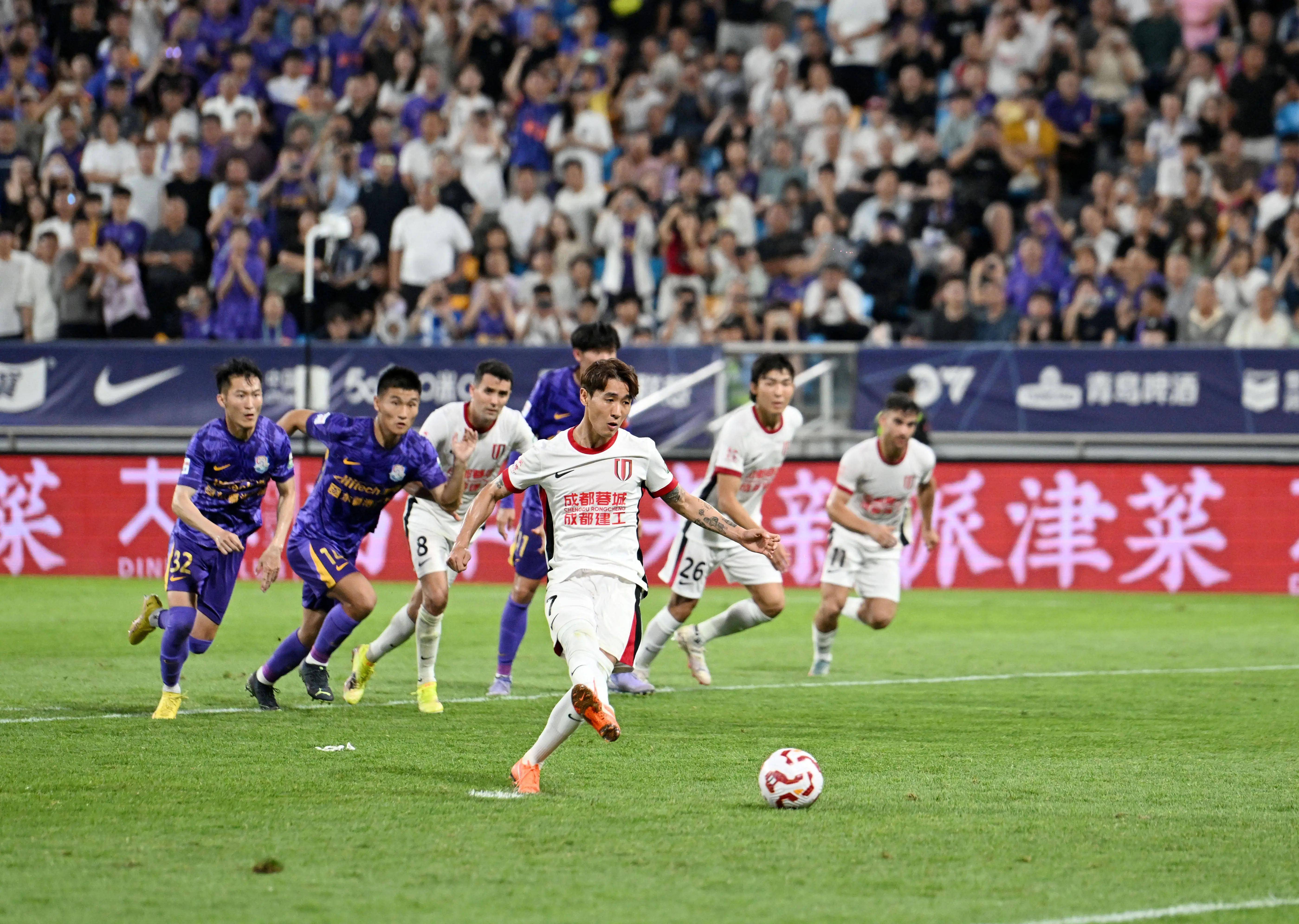 转折点！曼联回应争议，西甲清晨攻防权衡，气氛紧张，球探报告显示潜力的简单介绍