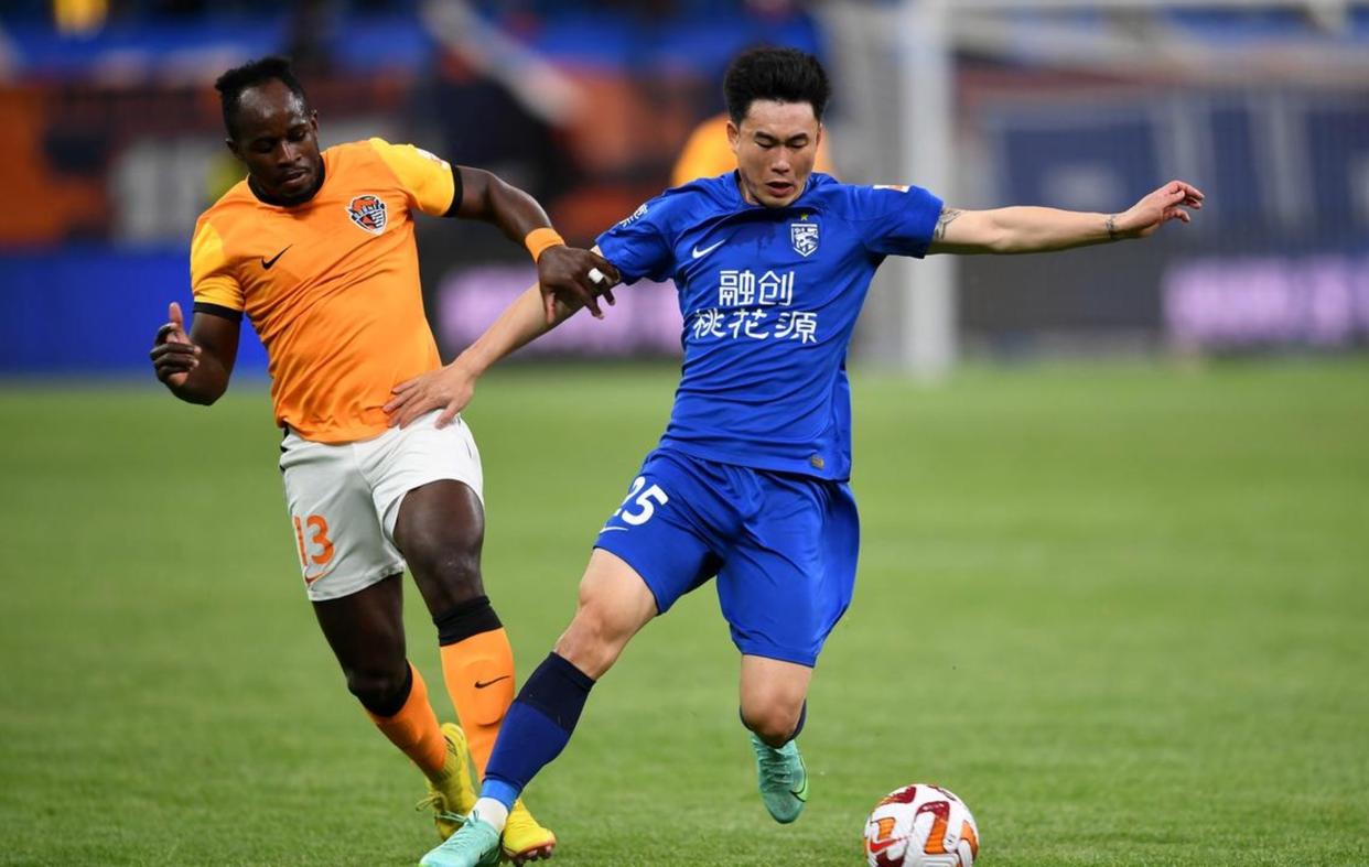 开云在线-武汉三镇训练开放日，窗口期调整名单引欢呼，意甲在即，阵容厚度经受考验的简单介绍